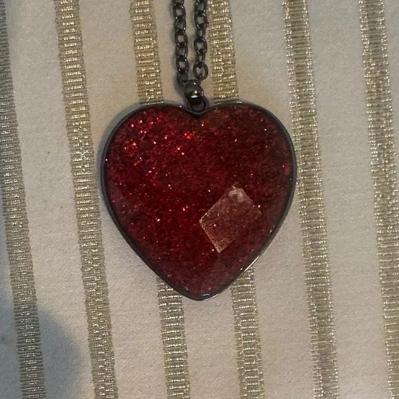 Park Lane NWOT Glamorous Red Heart Pendant Necklace - Picture 2 of 3
